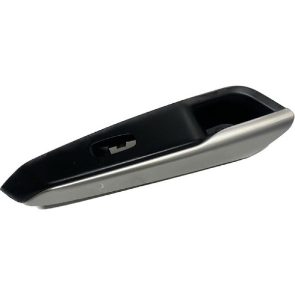 Moldura Botão Vidro Traseiro Direito Nissan Kicks 2022 