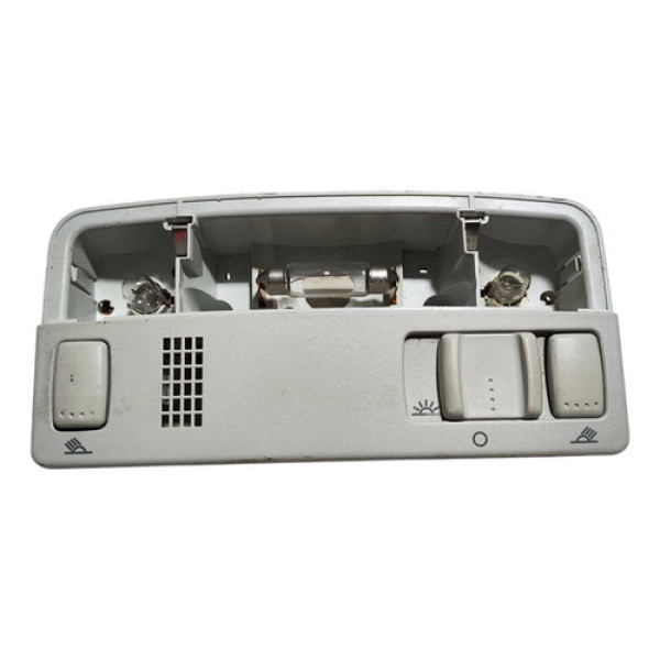 Luz Teto Cortesia  Volkswagen Amarok 3.0 2018 A 2023 Detalhe