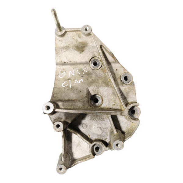 Suporte Compressor Ar 24582632 Chevrolet Ônix 2017 2018 2019